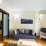 Spacious City View Apartment With Balcony